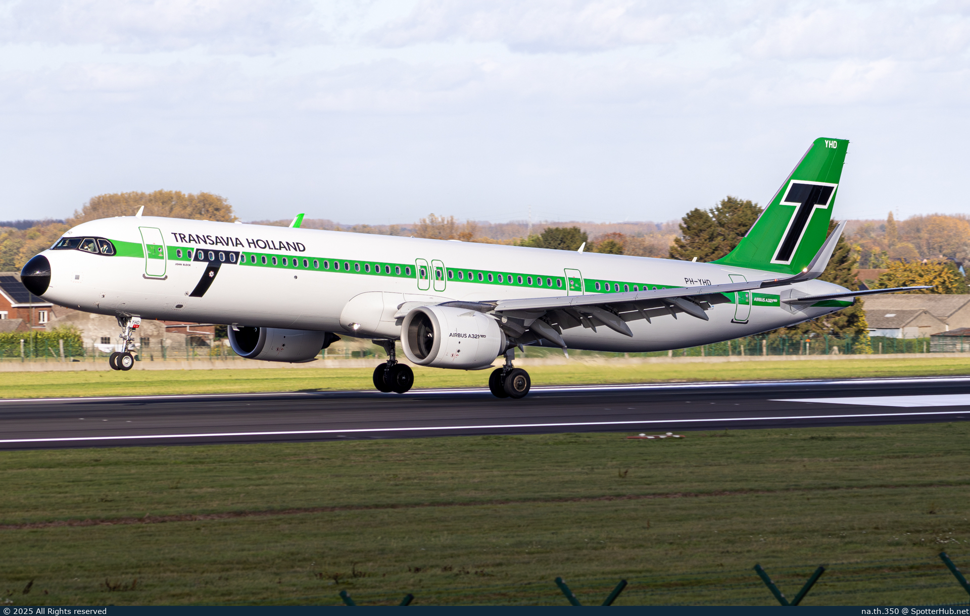 Photo of PH-YHD - Airbus A321-252NX operated by Transavia
