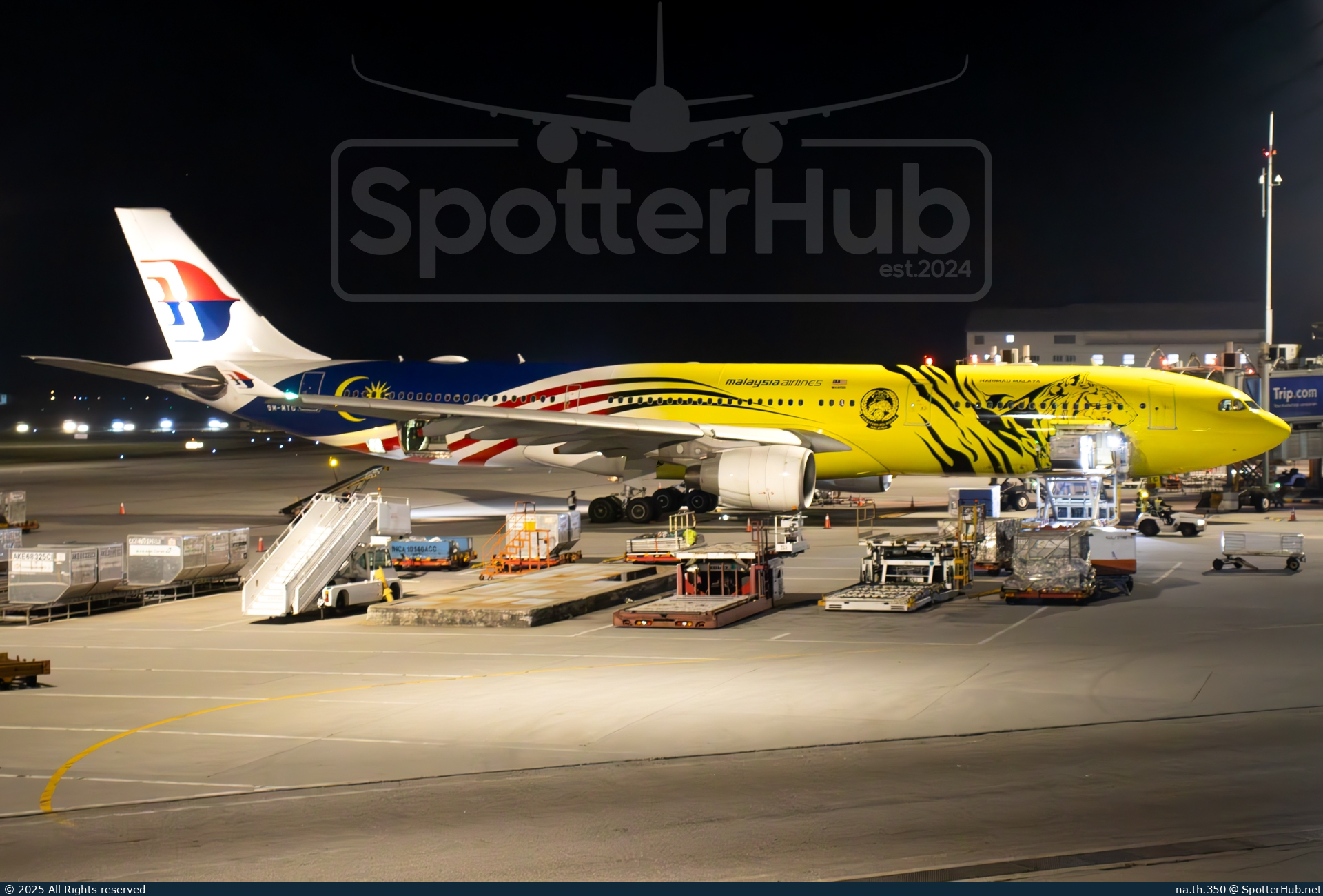 Photo of 9M-MTG - Airbus A330-323 operated by Malaysia Airlines