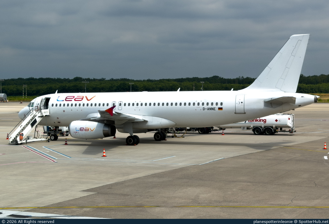 Photo of D-ANNE - Airbus A320-232 operated by LEAV Aviation