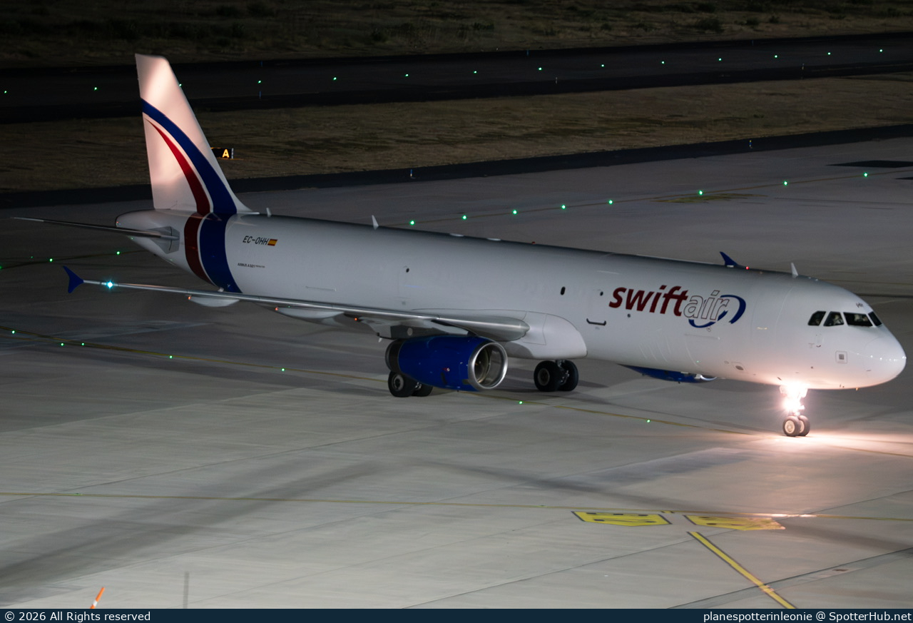 Photo of EC-OHH - Airbus A321-231(P2F) operated by Swiftair