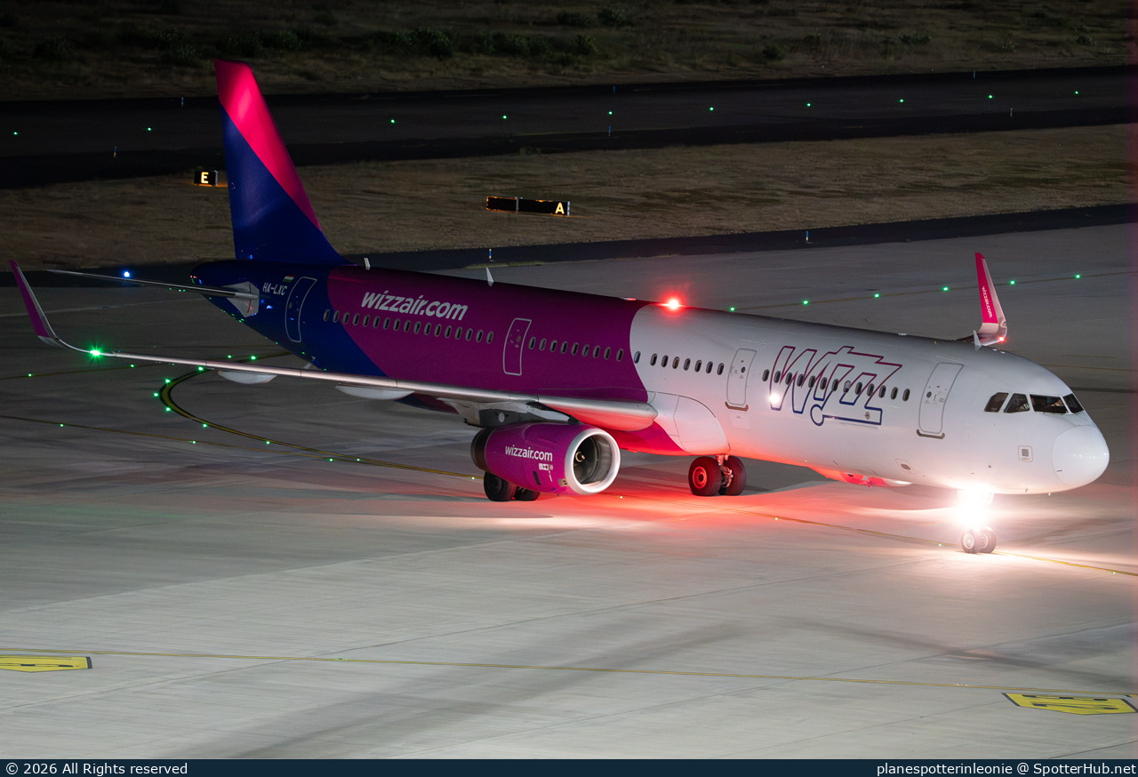 Photo of HA-LXC - Airbus A321-231 operated by Wizz Air