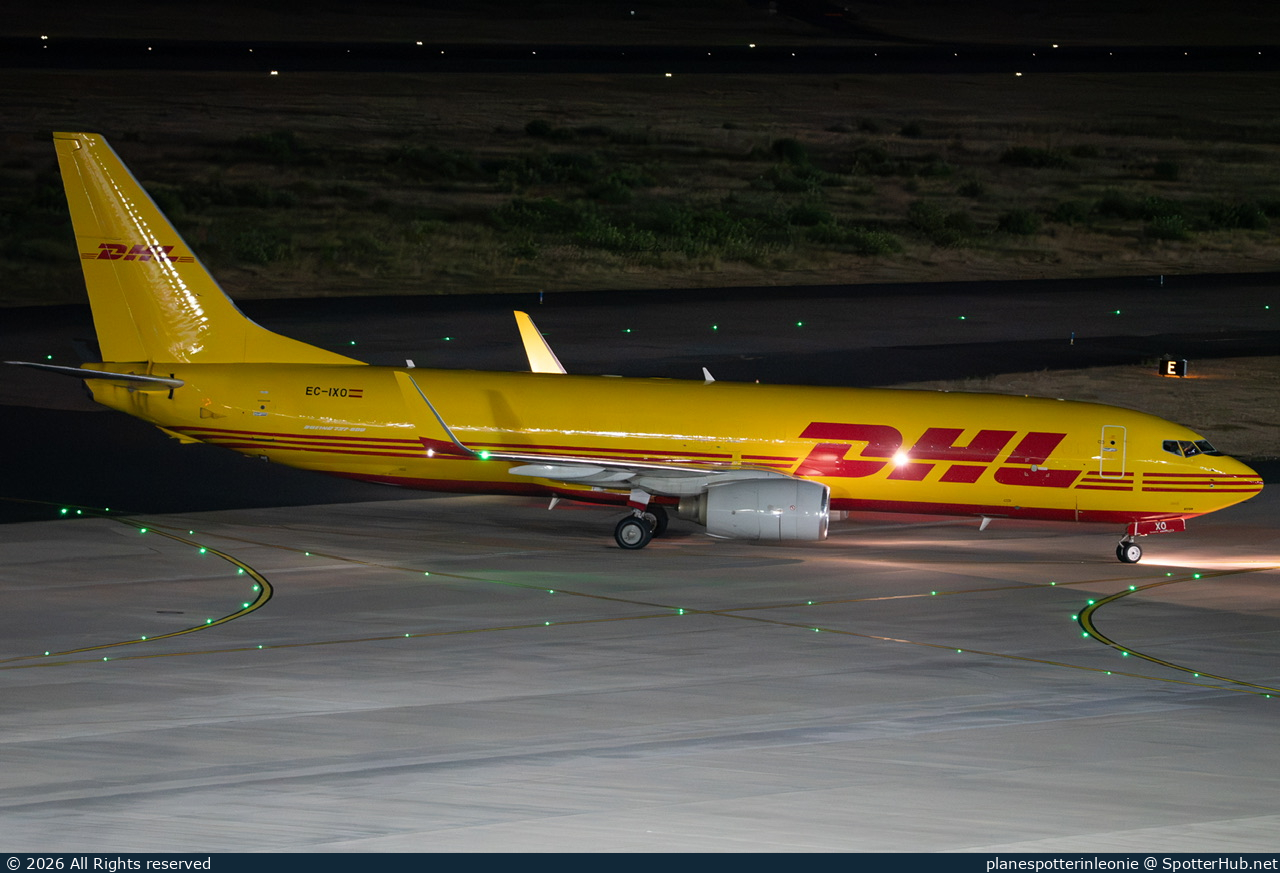 Photo of EC-IXO - Boeing 737-883(BDSF) operated by Swiftair