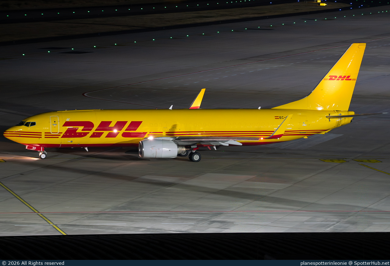 Photo of EC-IXO - Boeing 737-883(BDSF) operated by Swiftair