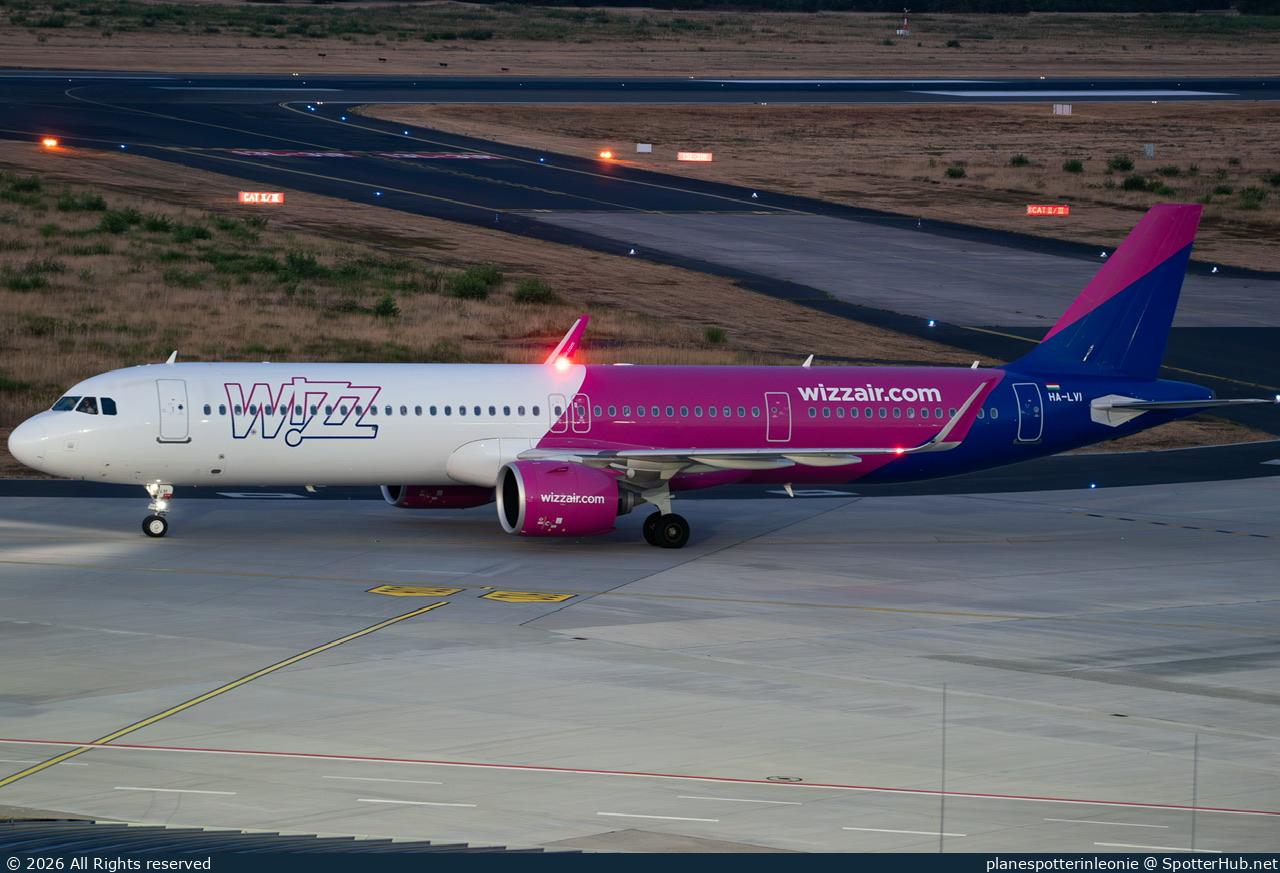 Photo of HA-LVI - Airbus A321-271NX operated by Wizz Air