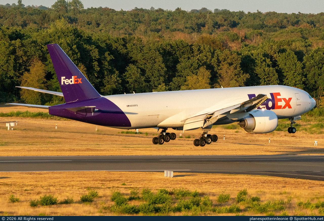 Photo of N899FD - Boeing 777-F operated by FedEx