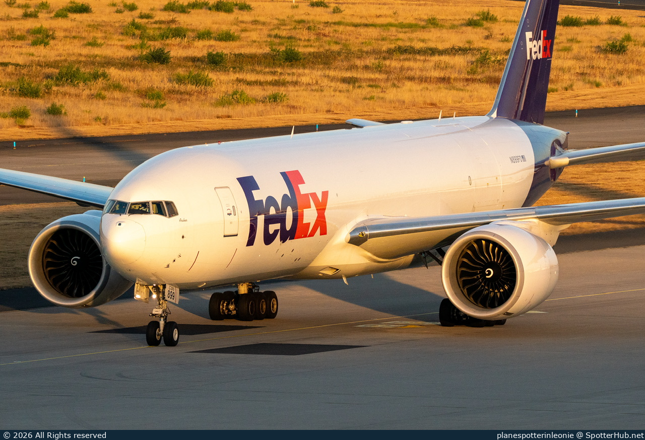 Photo of N899FD - Boeing 777-F operated by FedEx