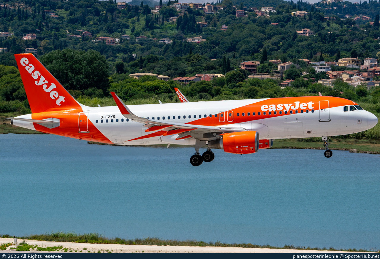 Photo of G-EZWS - Airbus A320-214 operated by easyJet