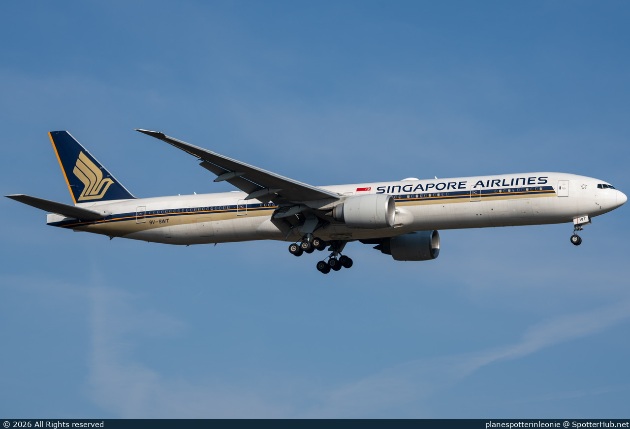 Photo of 9V-SWT - Boeing 777-312(ER) operated by Singapore Airlines