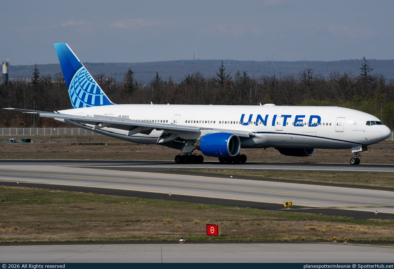 Photo of N216UA - Boeing 777-222(ER) operated by United Airlines