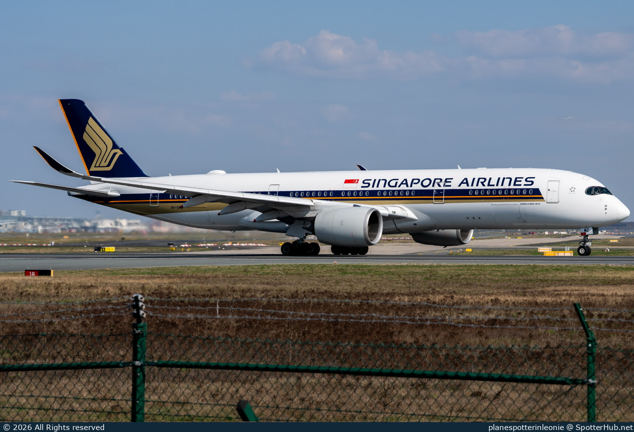 Photo of 9V-SMZ - Airbus A350-941 operated by Singapore Airlines