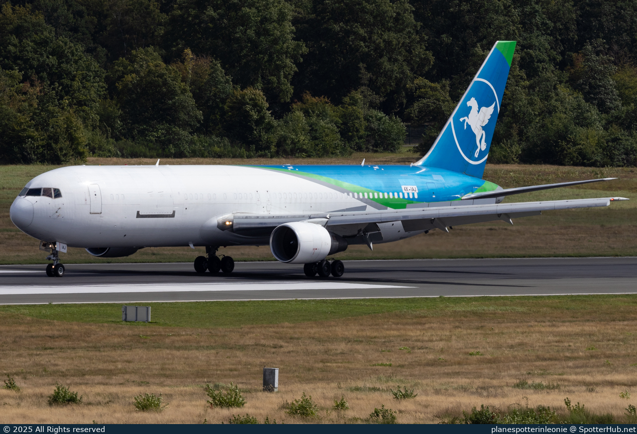 Photo of 4X-IAJ - Boeing 767-3Q8(ER)(BDSF) operated by Challenge Airlines IL