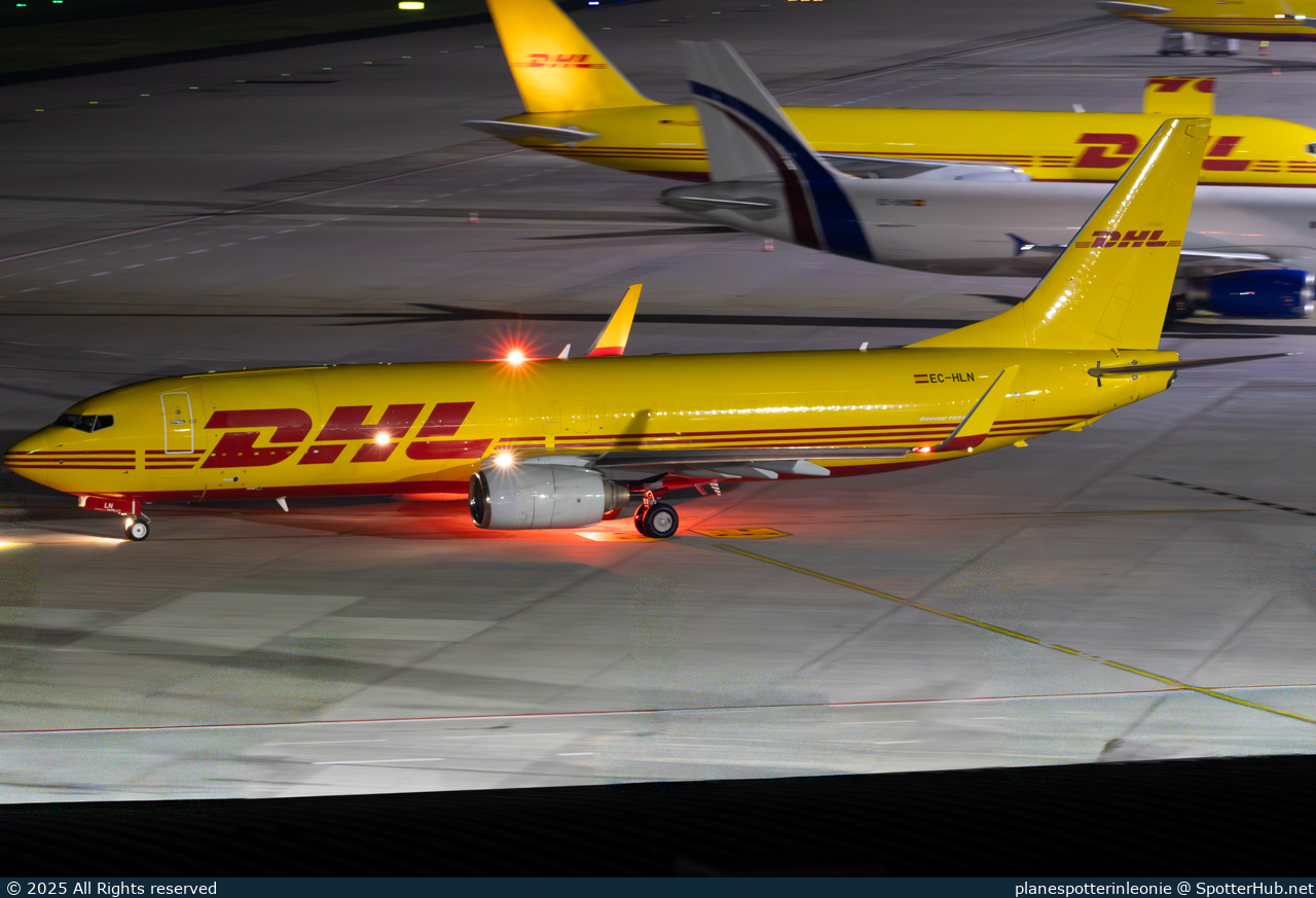 Photo of EC-HLN - Boeing 737-86N(BDSF) operated by Swiftair