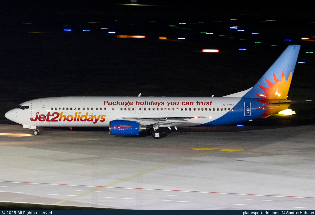 Photo of G-GDFJ - Boeing 737-804 operated by Jet2