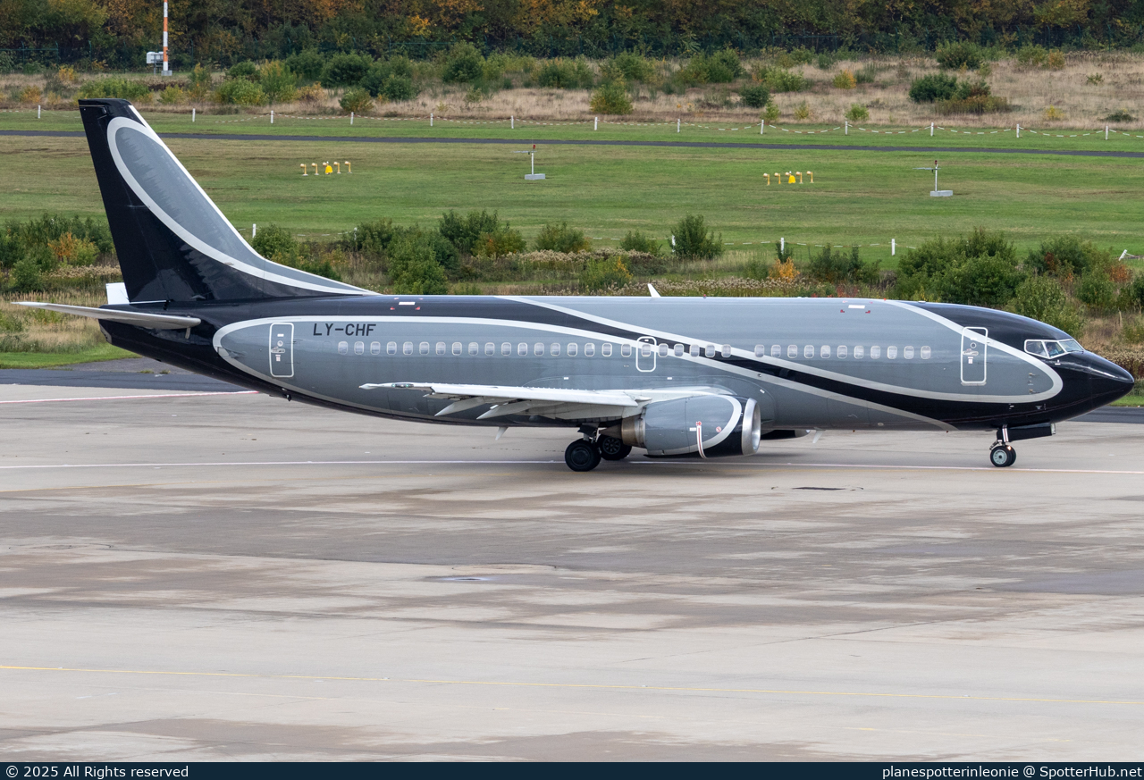 Photo of LY-CHF - Boeing 737-31S operated by KlasJet