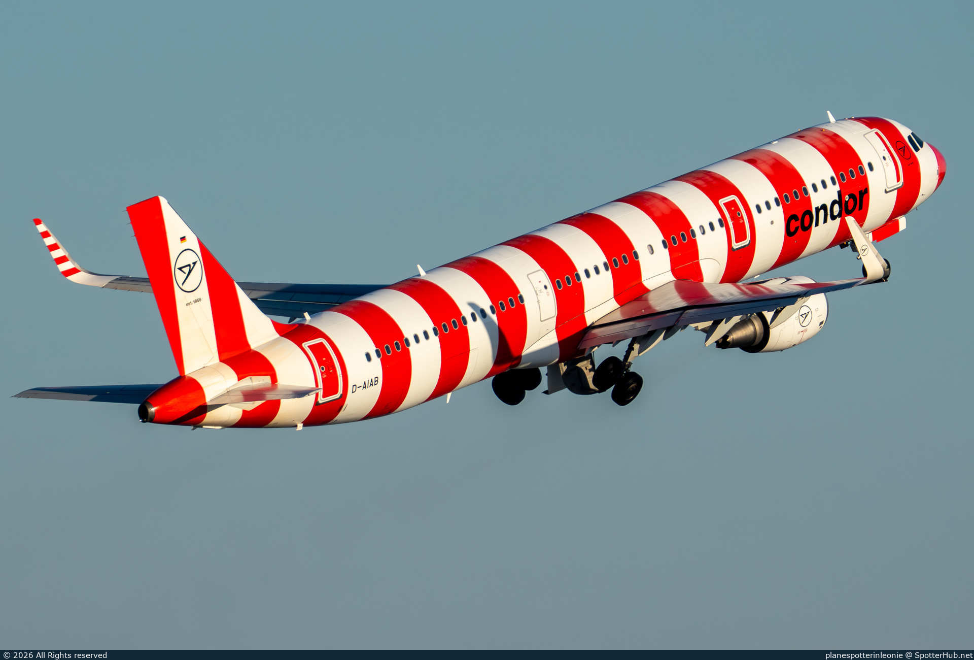 Photo of D-AIAB - Airbus A321-211 operated by Condor