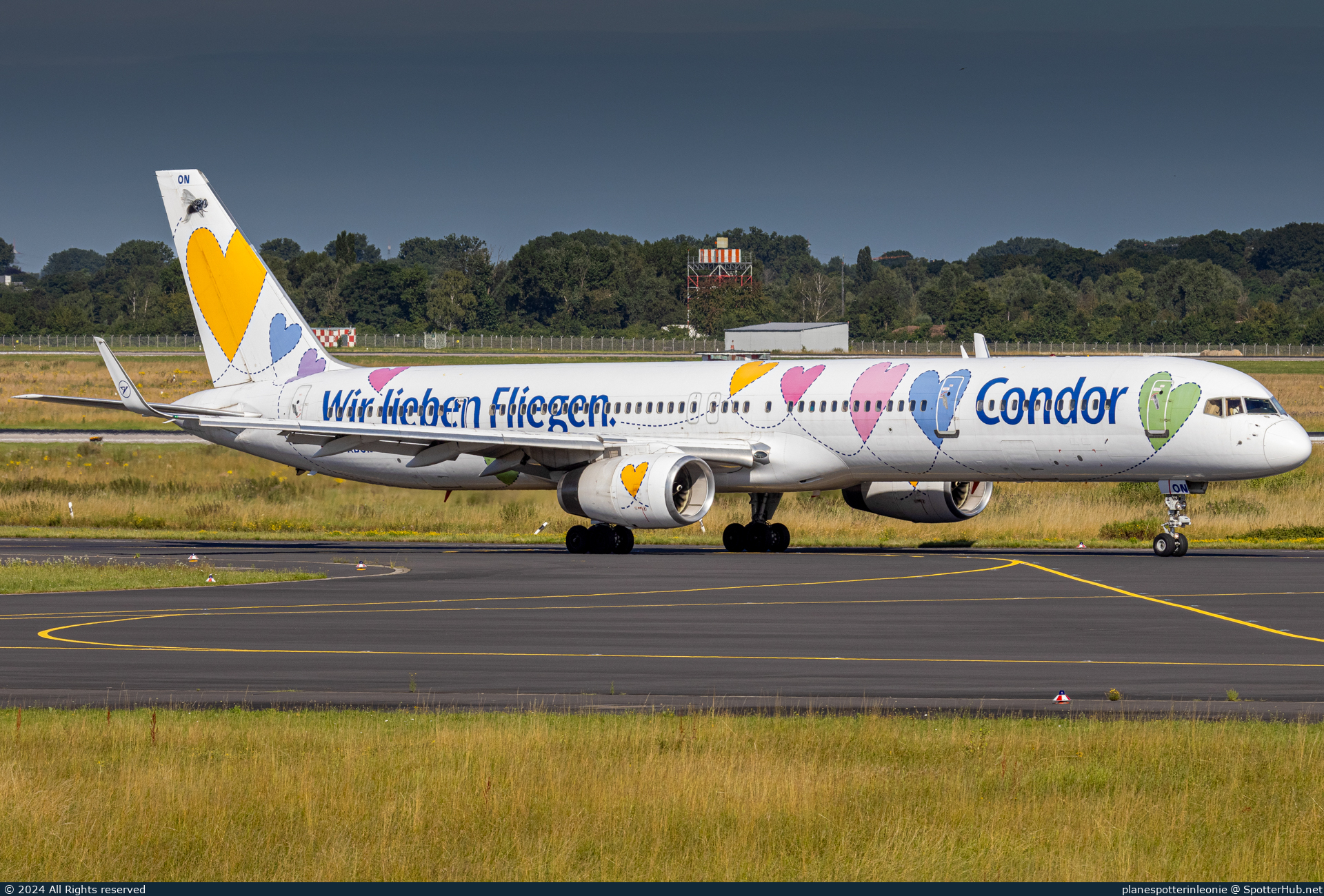 Photo of D-ABON - Boeing 757-330 operated by Condor