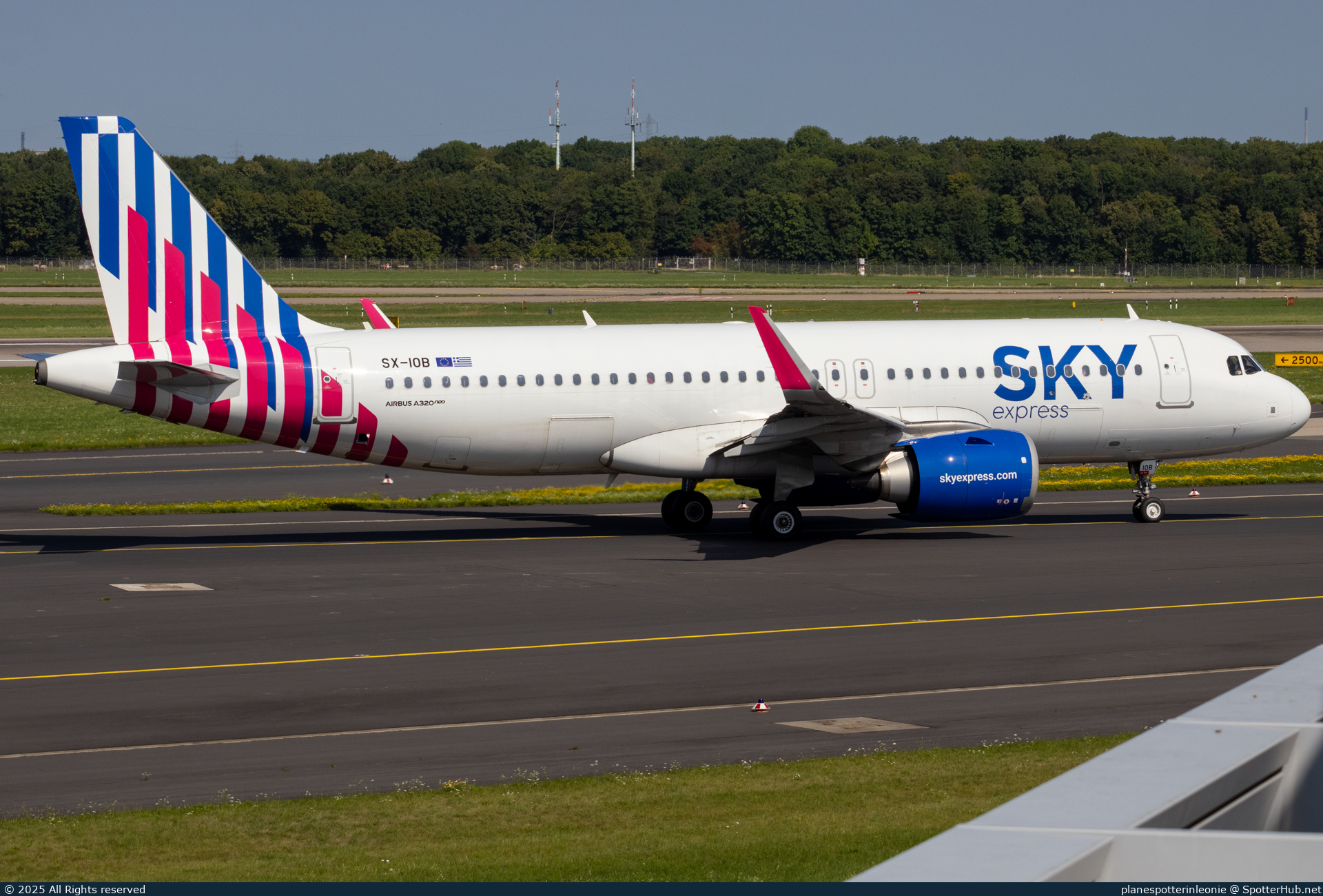 Photo of SX-IOB - Airbus A320-251N operated by Sky Express
