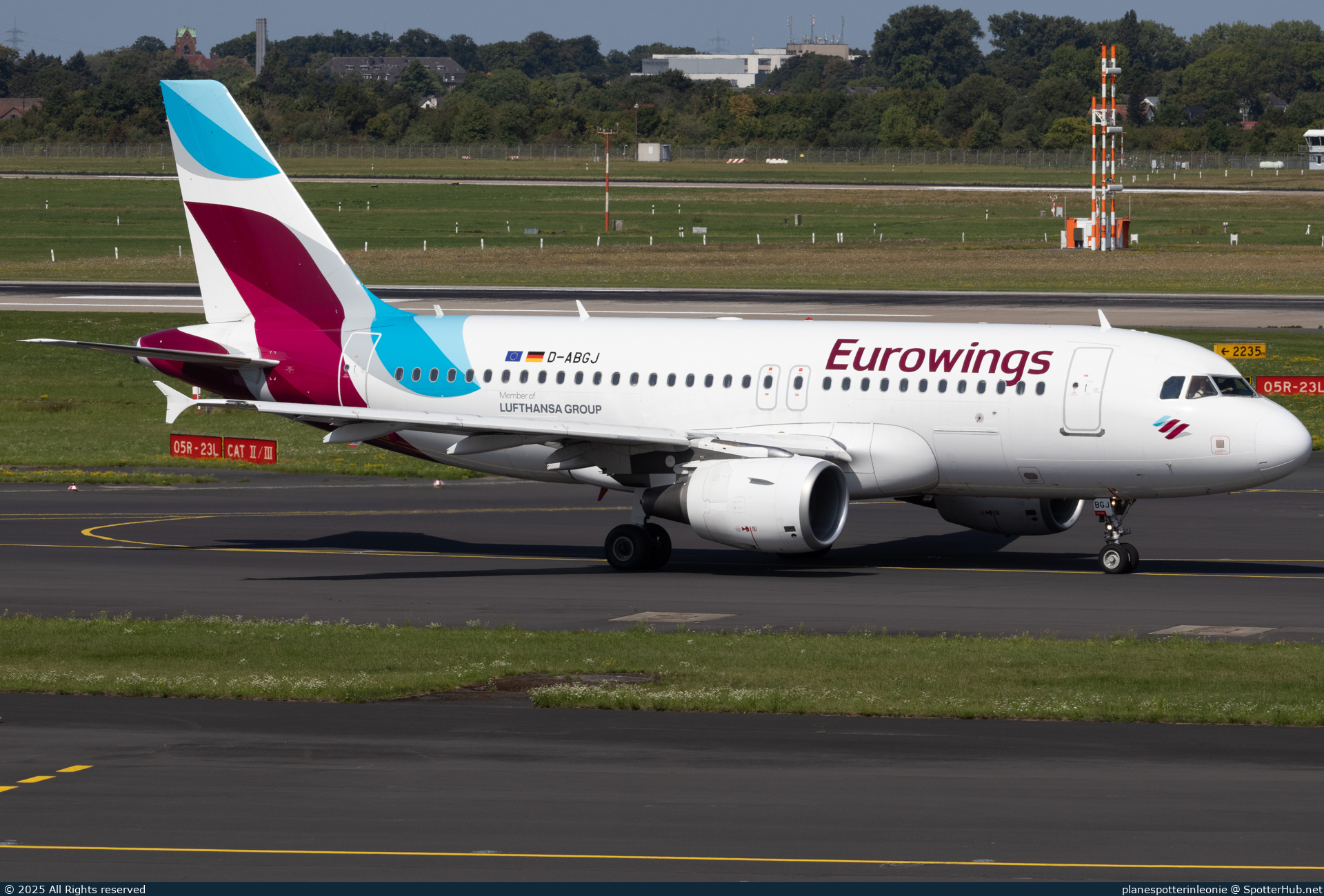 Photo of D-ABGJ - Airbus A319-112 operated by Eurowings