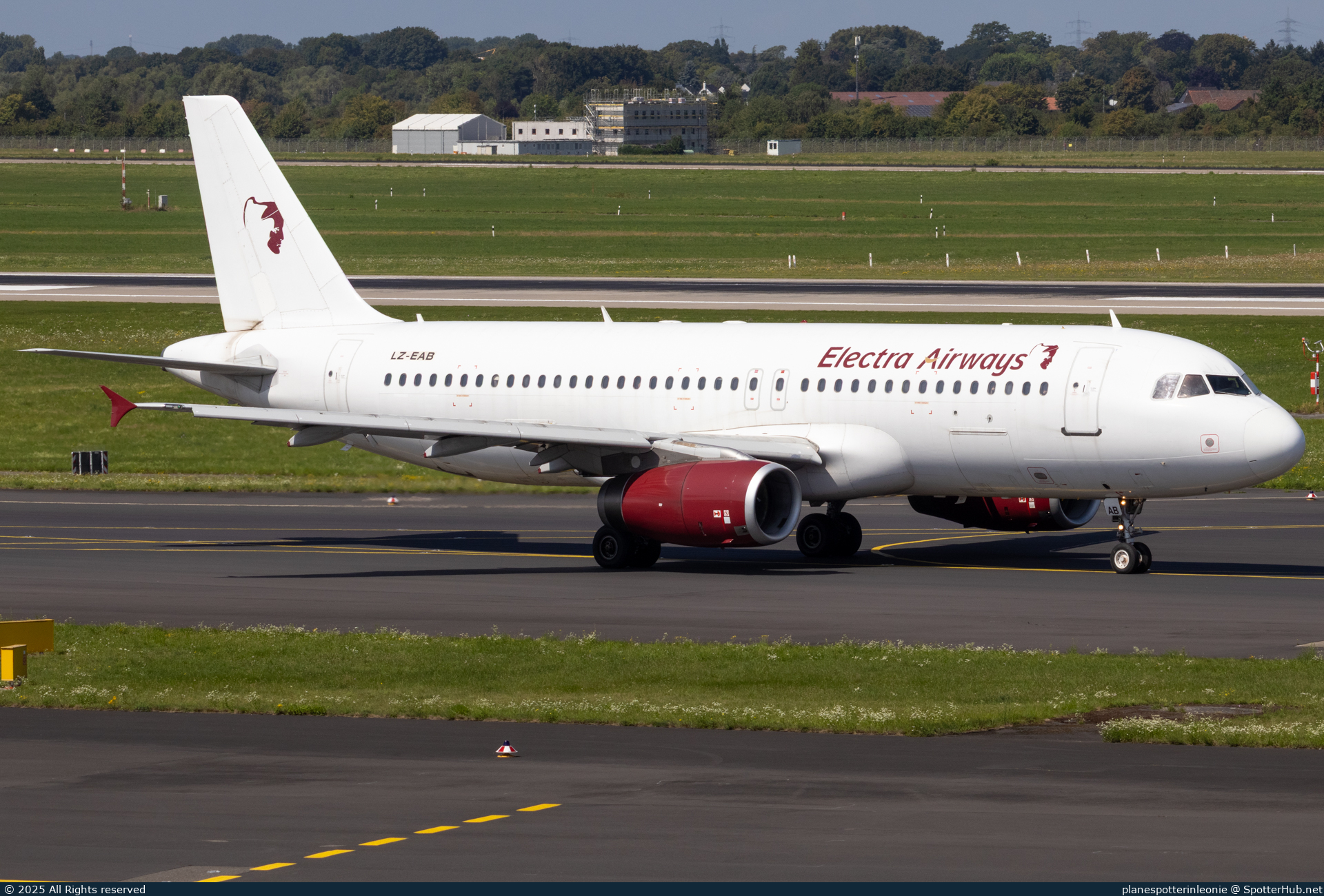 Photo of LZ-EAB - Airbus A320-231 operated by Electra Airways