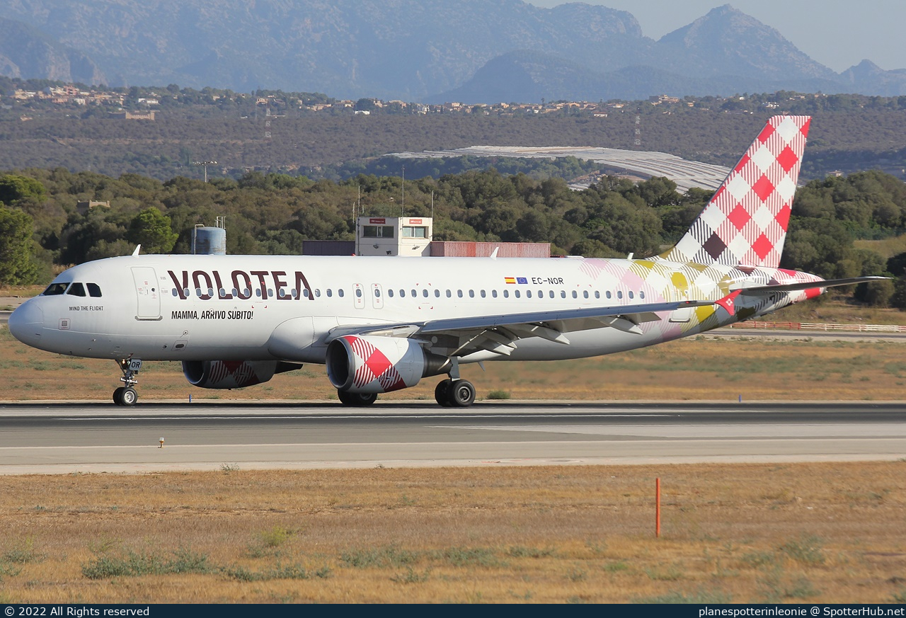 Photo of EC-NOR - Airbus A320-216 operated by Volotea