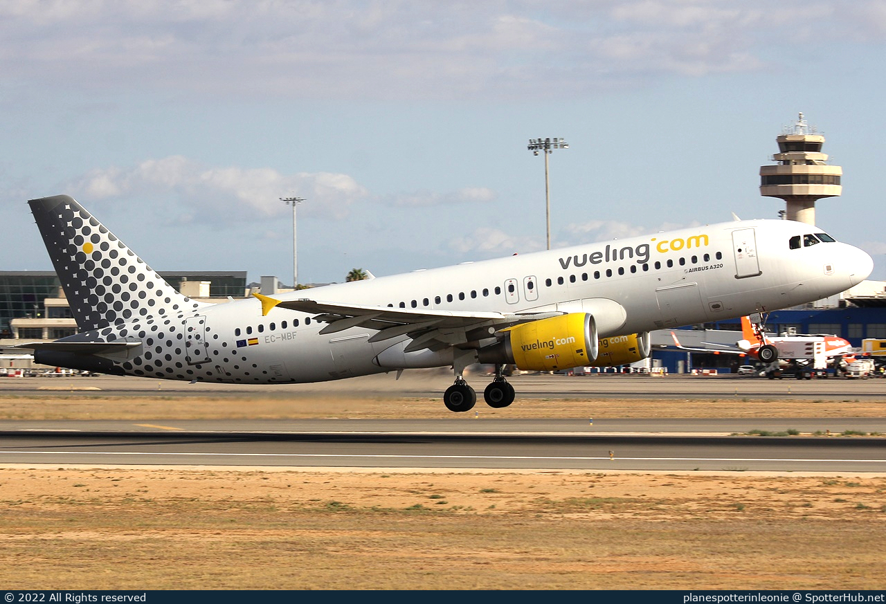 Photo of EC-MBF - Airbus A320-214 operated by Vueling