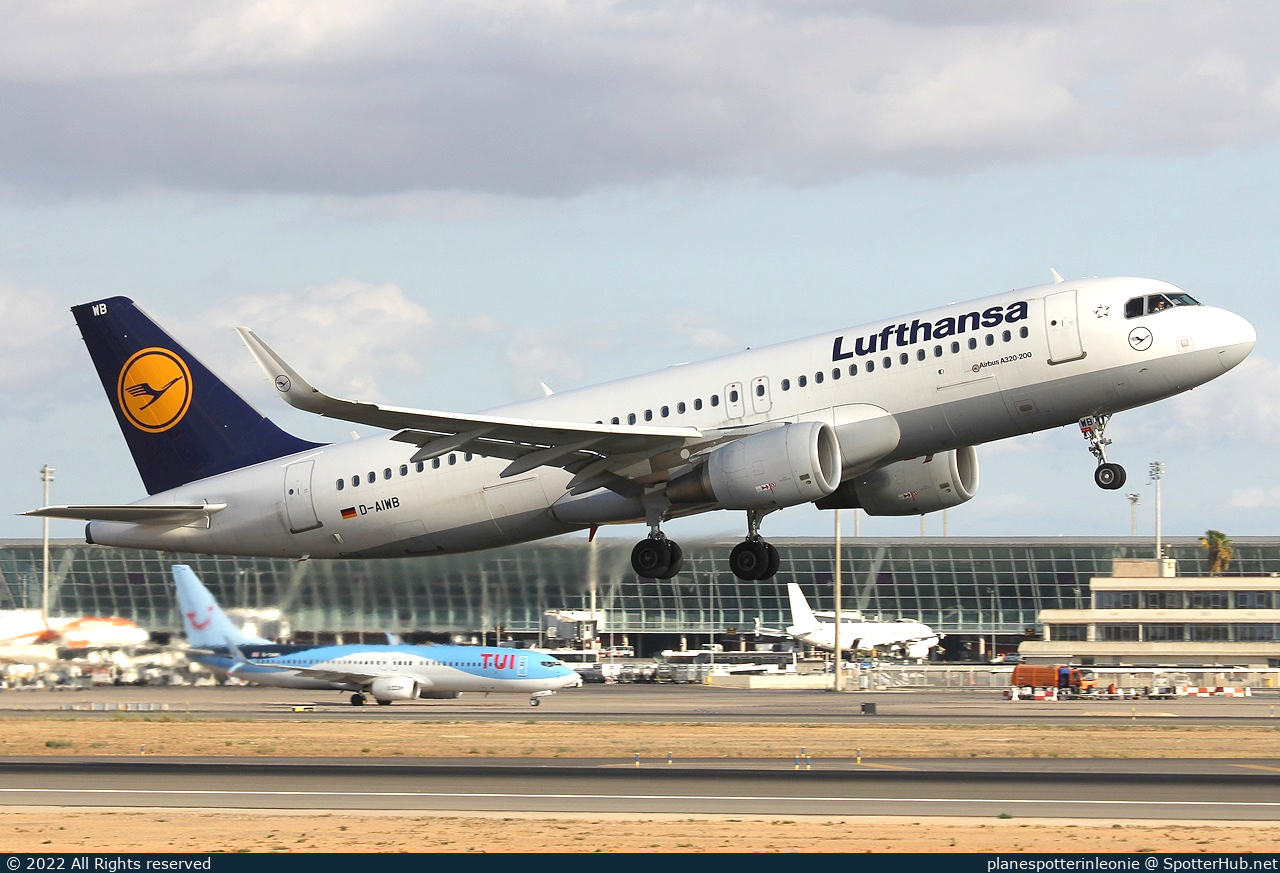 Photo of D-AIWB - Airbus A320-214 operated by Lufthansa