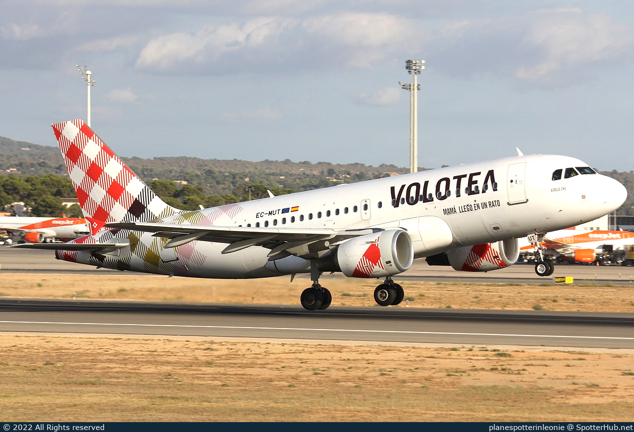 Photo of EC-MUT - Airbus A319-111 operated by Volotea