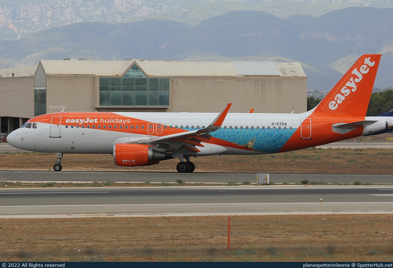 Photo of G-EZOA - Airbus A320-214 operated by easyJet