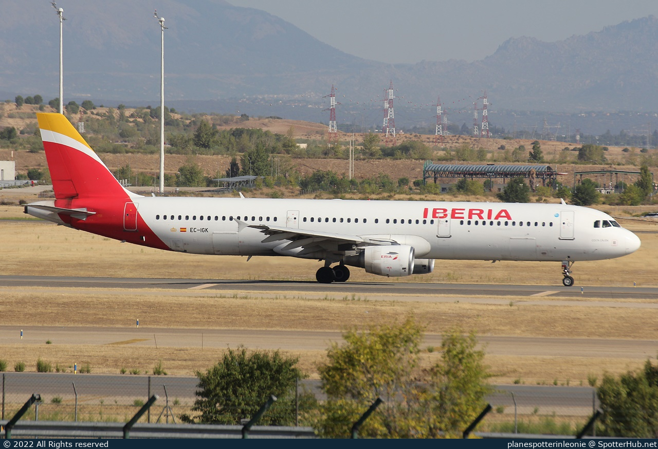 Photo of EC-IGK - Airbus A321-213 operated by Iberia