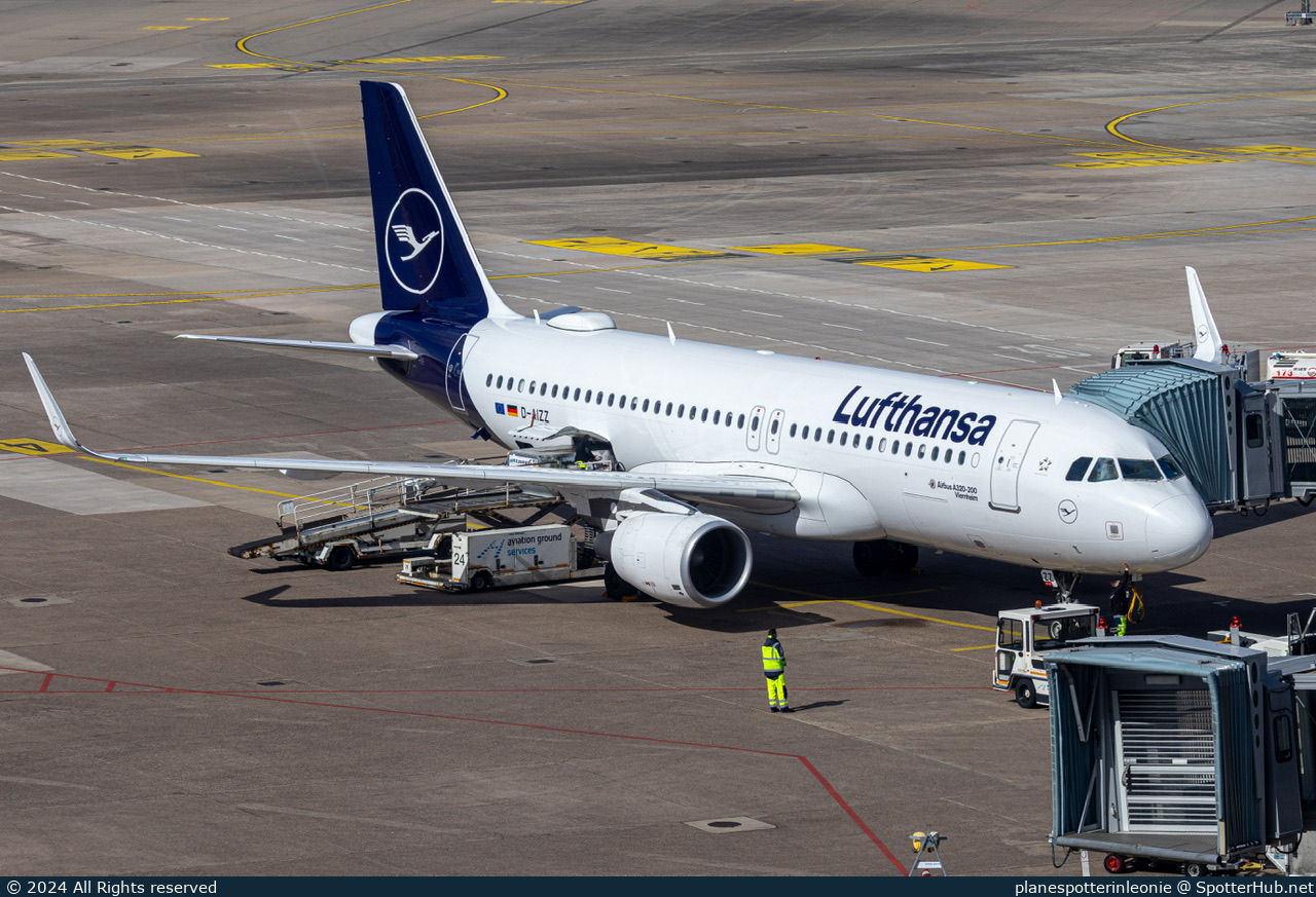 Photo of D-AIZZ - Airbus A320-214 operated by Lufthansa