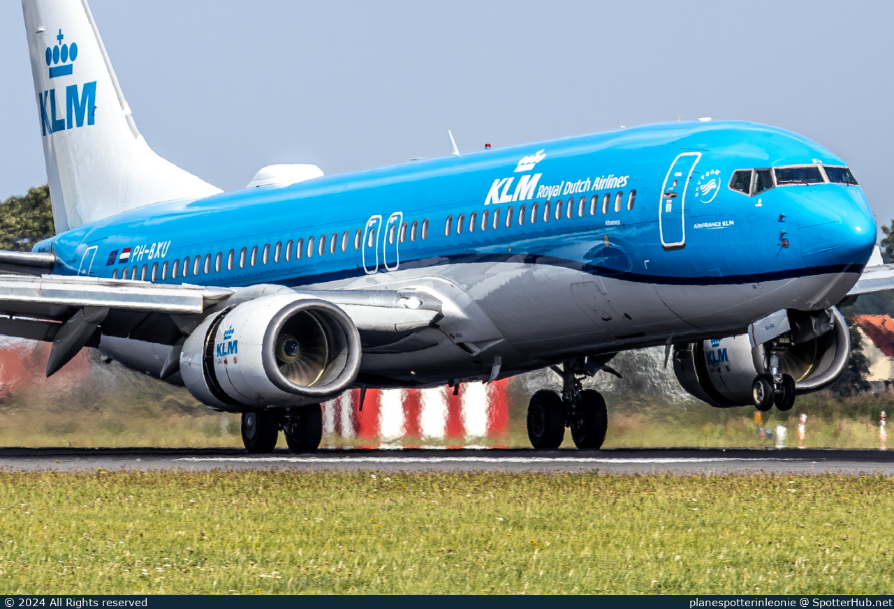 Photo of PH-BXU - Boeing 737-8BK operated by KLM Royal Dutch Airlines