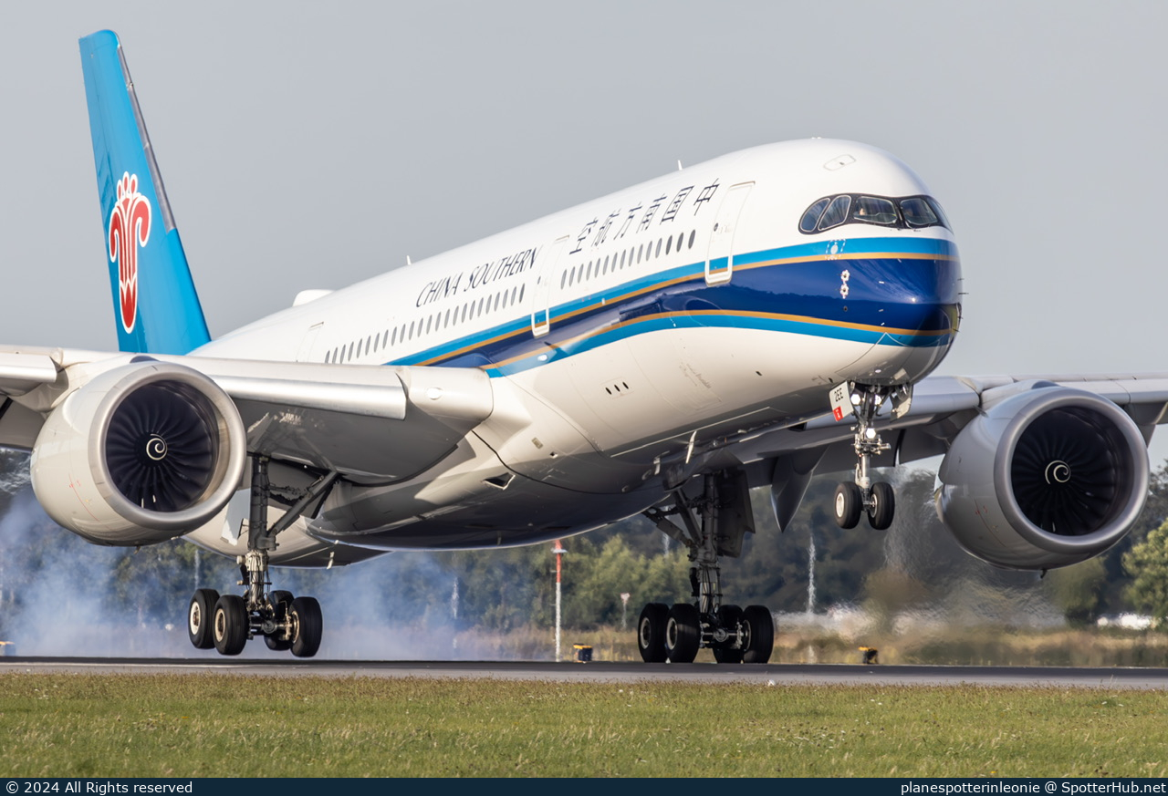 Photo of B-32EE - Airbus A350-941 operated by China Southern Airlines