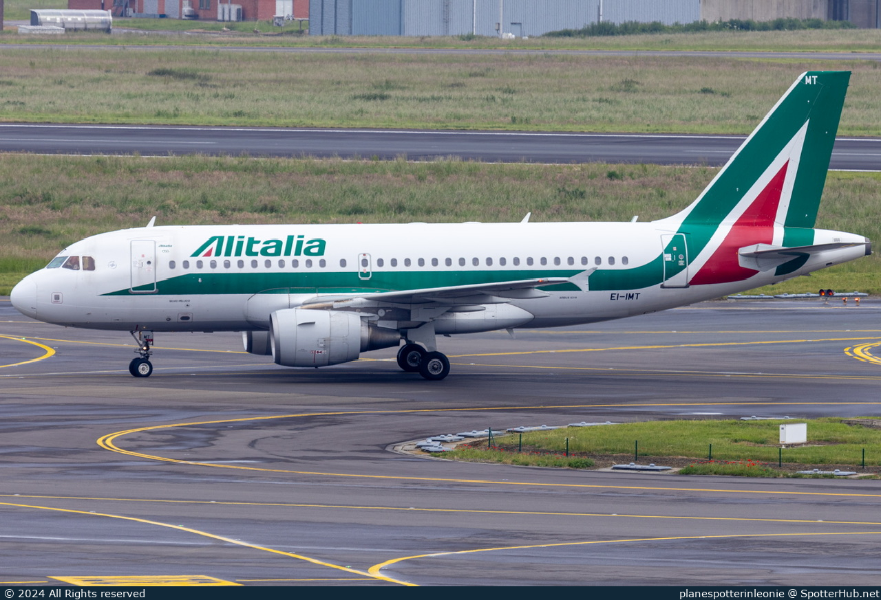 Photo of EI-IMT - Airbus A319-111 operated by Alitalia