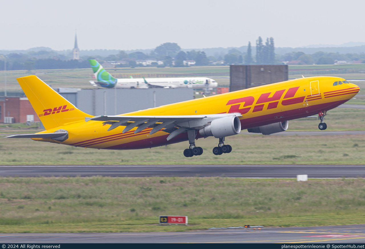 Photo of D-AEAE - Airbus A300B4-622R(F) operated by European Air Transport