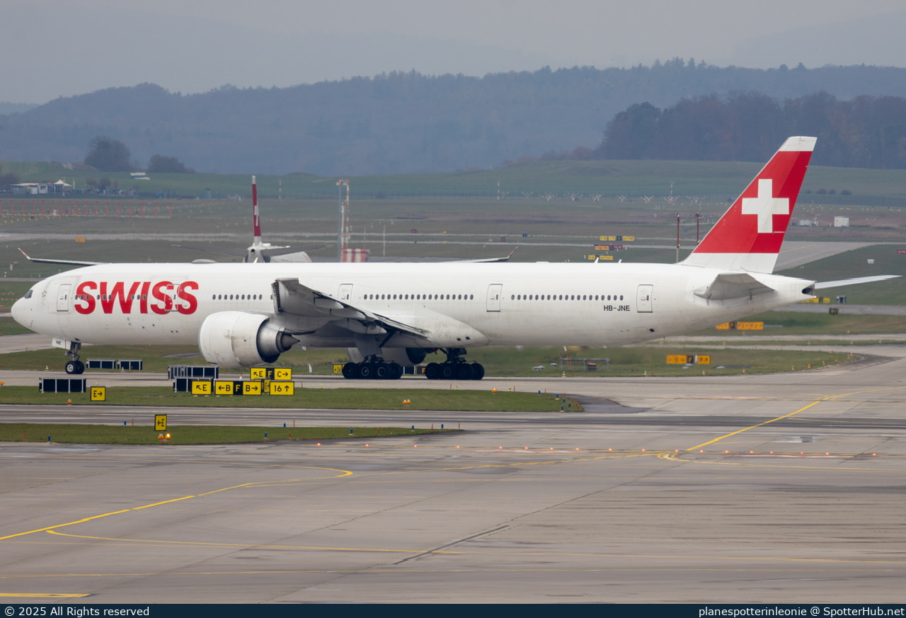 Photo of HB-JNE - Boeing 777-3DE(ER) operated by Swiss International Air Lines