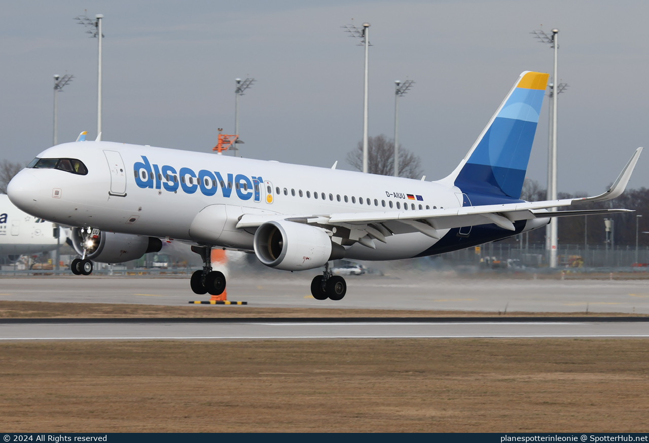 Photo of D-AIUU - Airbus A320-214 operated by Discover Airlines