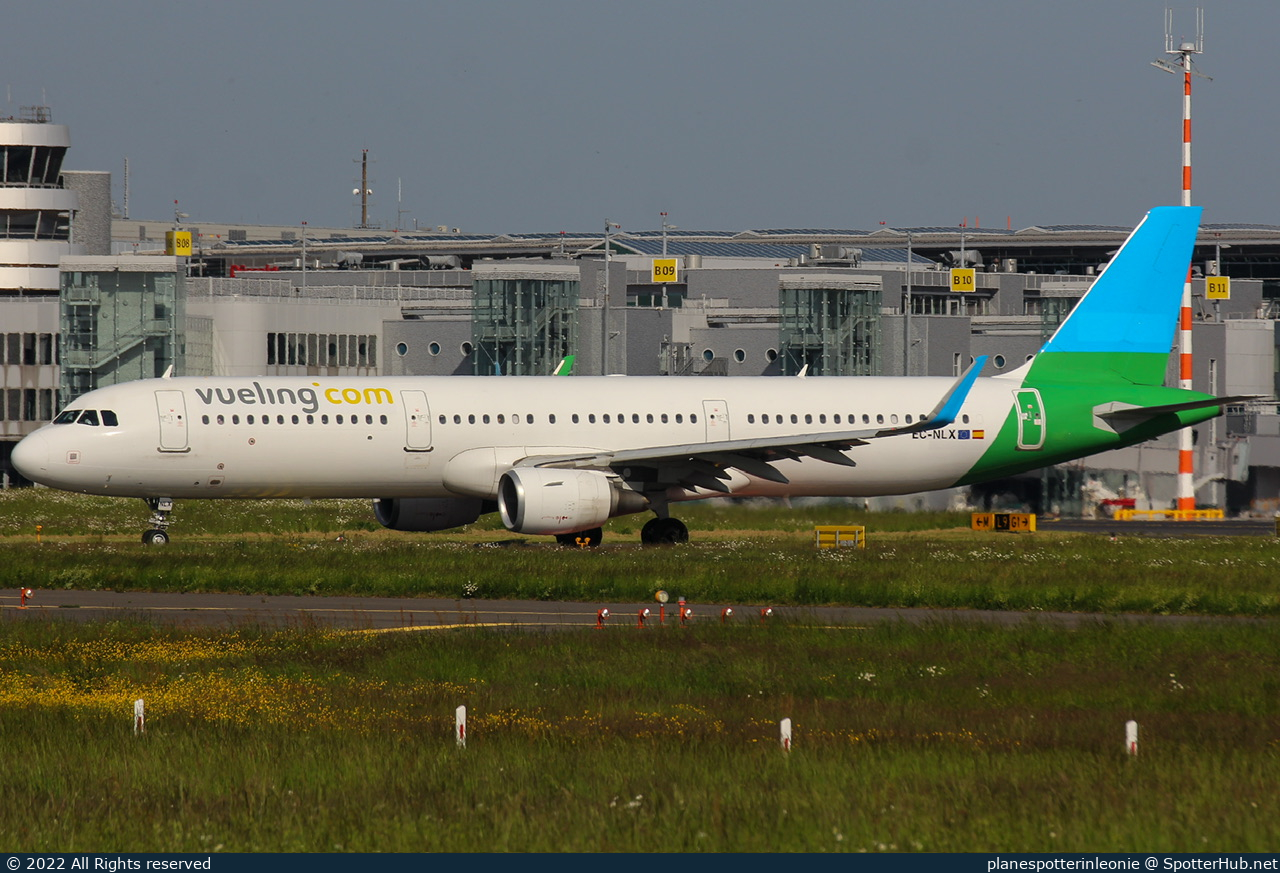 Photo of EC-NLX - Airbus A321-211 operated by Vueling