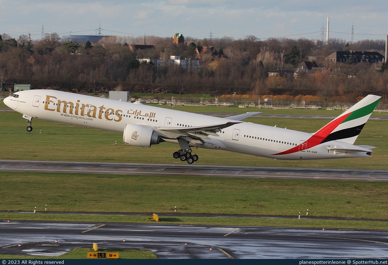 Photo of A6-ENP - Boeing 777-31H(ER) operated by Emirates