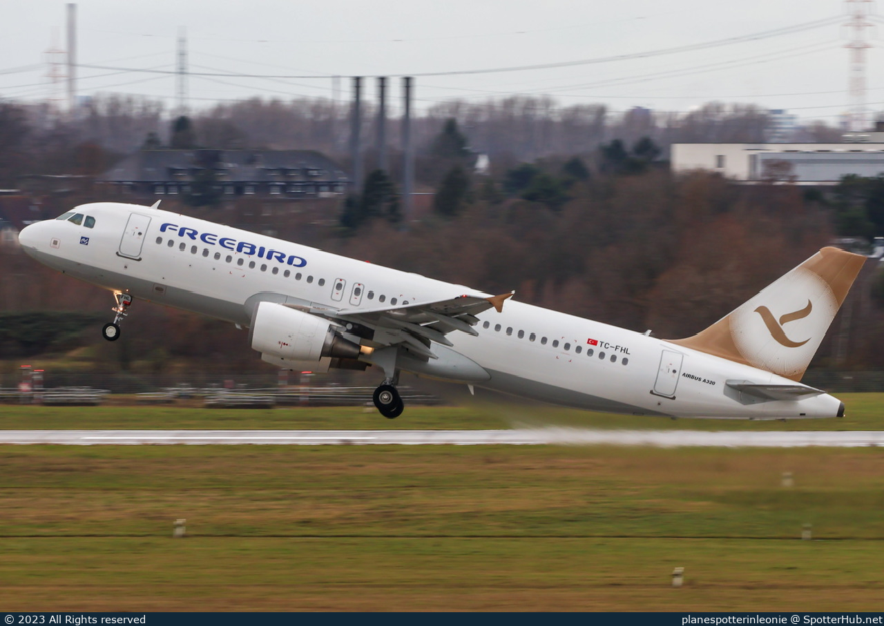 Photo of TC-FHL - Airbus A320-214 operated by Freebird Airlines