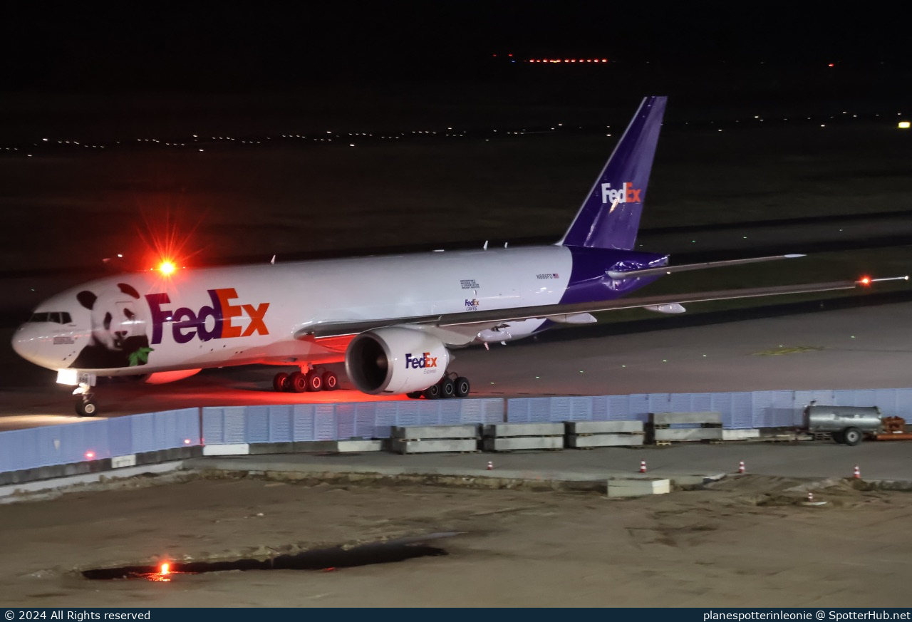 Photo of N886FD - Boeing 777-FS2 operated by FedEx