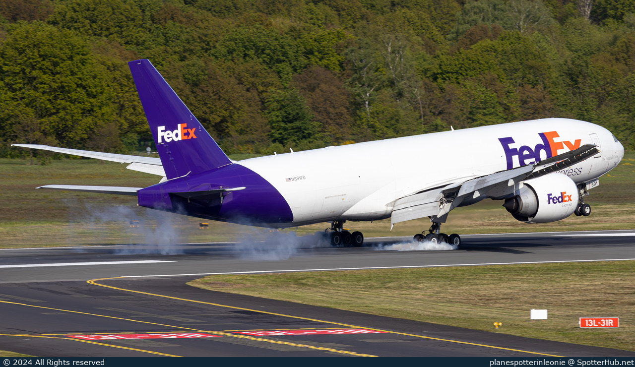 Photo of N891FD - Boeing 777-FS2 operated by FedEx
