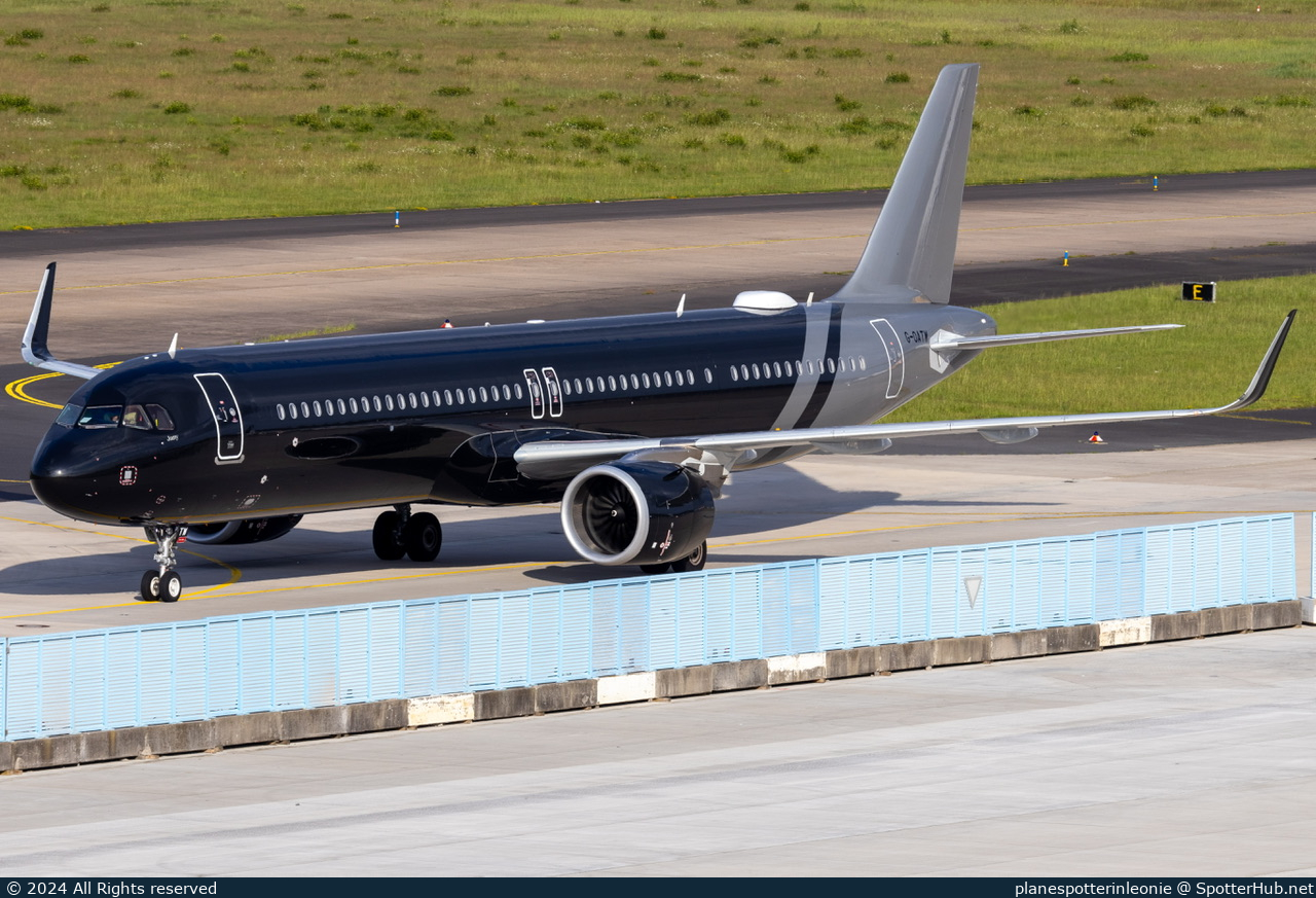 Photo of G-OATW - Airbus A321-253NX operated by Titan Airways