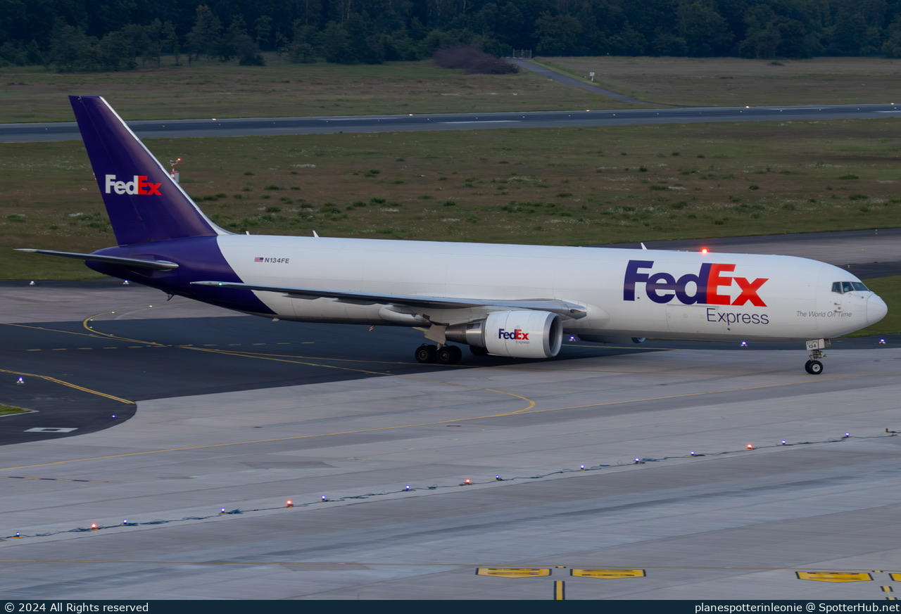 Photo of N134FE - Boeing 767-3S2F operated by FedEx