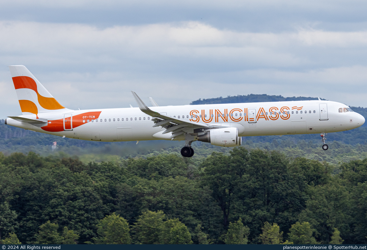 Photo of OY-TCN - Airbus A321-211 operated by Sunclass Airlines