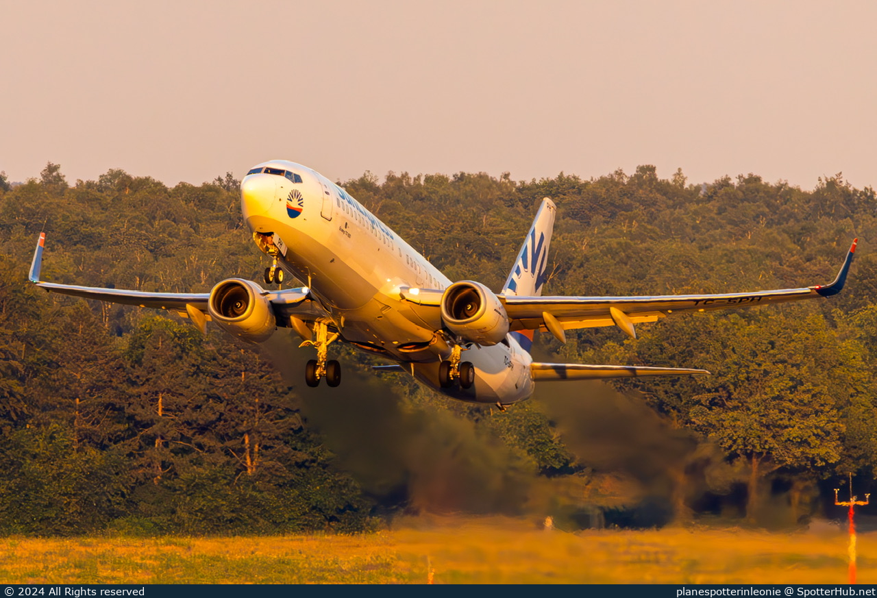 Photo of TC-SPH - Boeing 737-82R operated by SunExpress