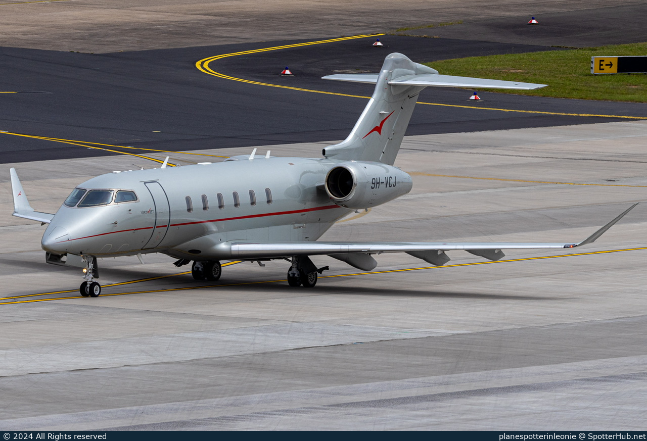 Photo of 9H-VCJ - Bombardier Challenger 350 operated by VistaJet