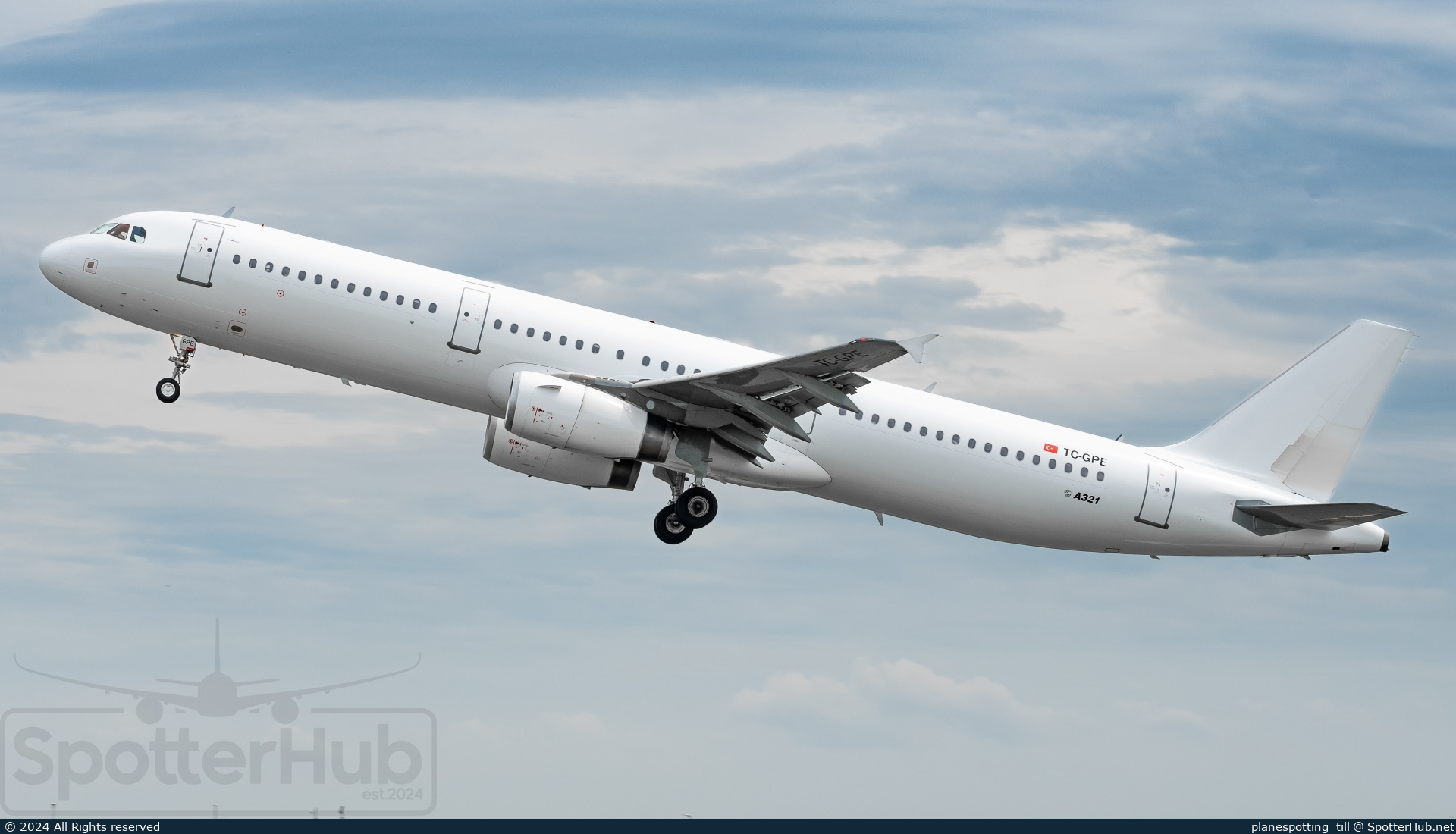 Photo of TC-GPE - Airbus A321-231 operated by BBN Airlines