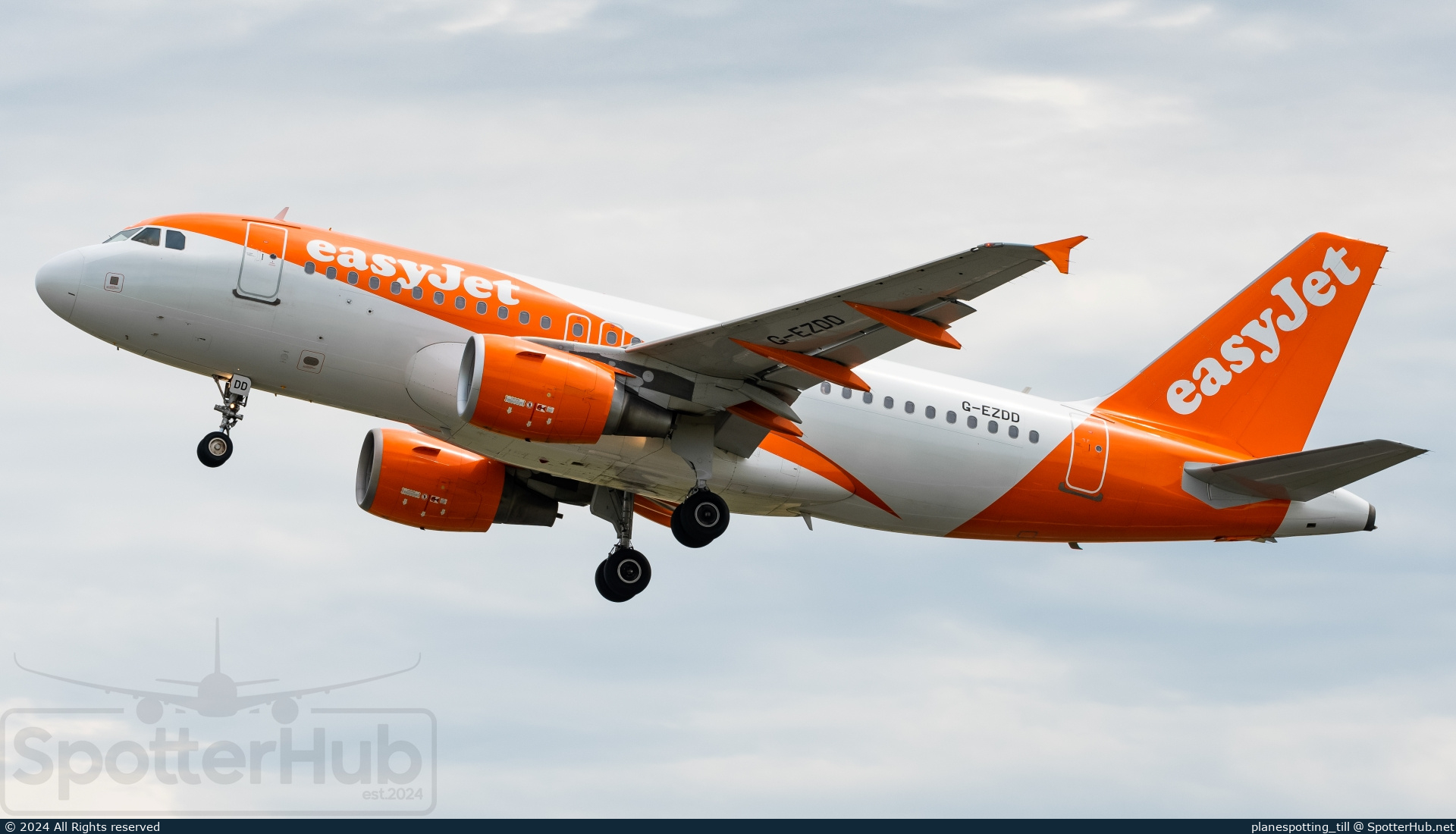 Photo of G-EZDD - Airbus A319-111 operated by easyJet