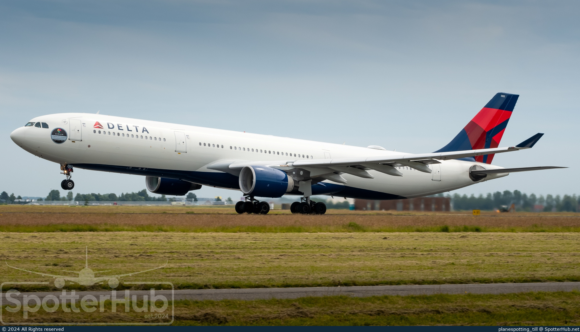 Photo of N802NW - Airbus A330-323 operated by Delta Air Lines