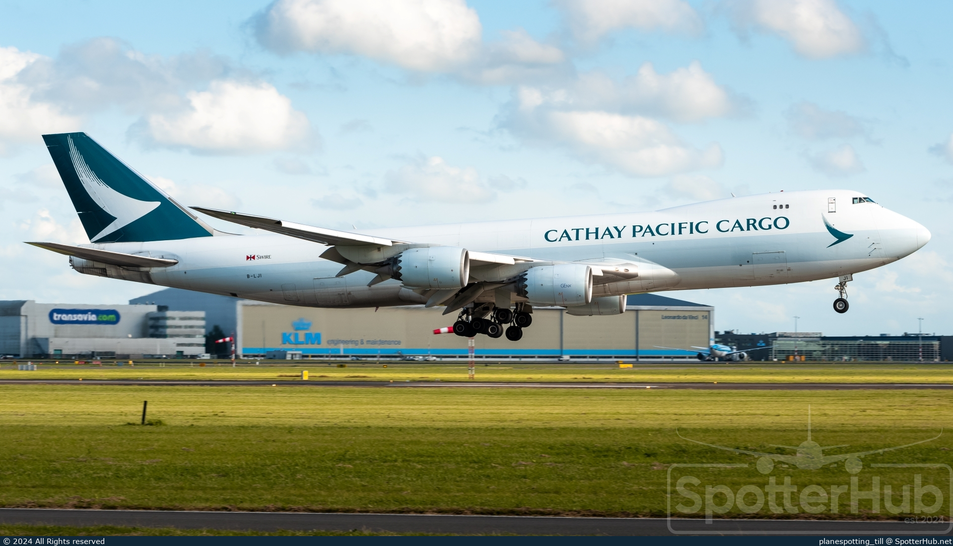 Photo of B-LJI - Boeing 747-867F operated by Cathay Pacific Cargo